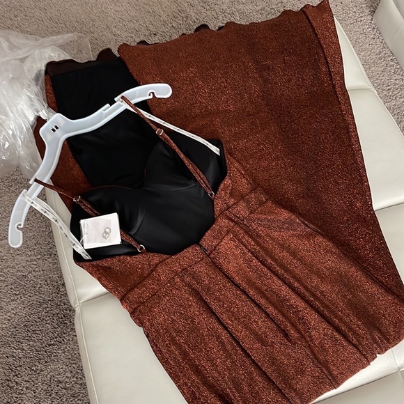 NWT Bronze Formal Dress Size 6 Perfect for the holidays - Picture 4 of 8